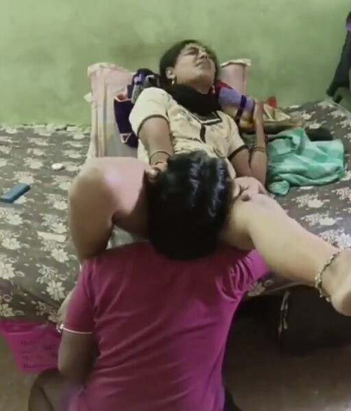 Horny muslim amateur hot &sexy bhabi pussy licking devar mms